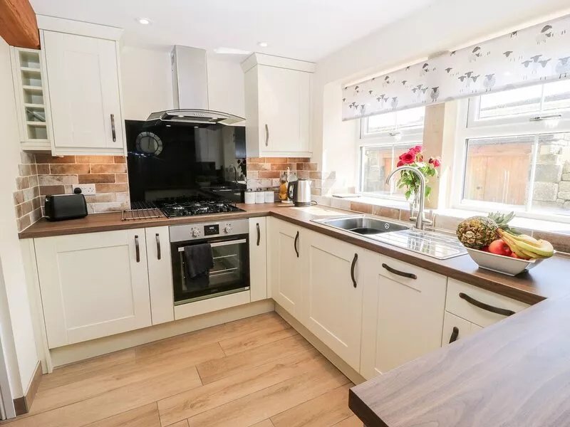 SHEP COTTAGE, family friendly, with open fire in Cragg Vale