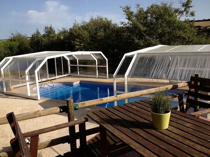 Les Corts de Cal Farrés, rural house 1 h. from BCN: swimming pool, bbq, garden