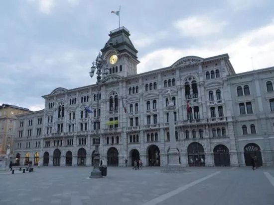 Colonna di Carlo VI di Trieste