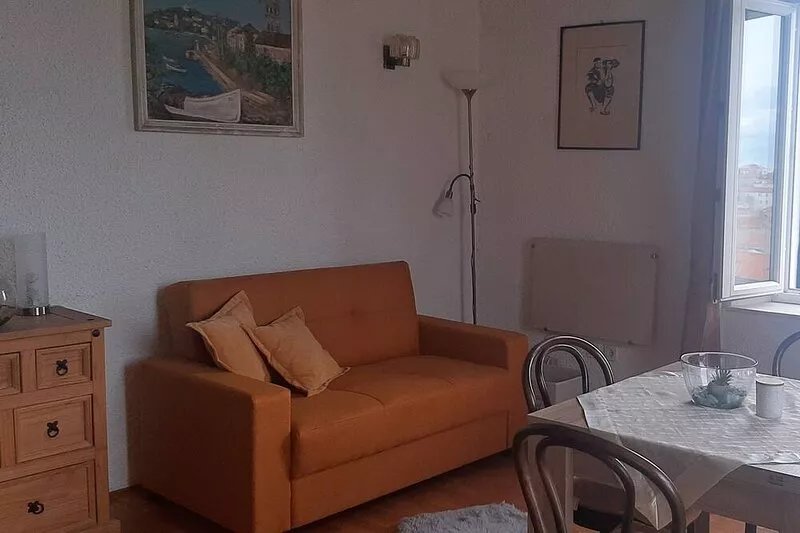 Apartment NIKO (5 min to center)