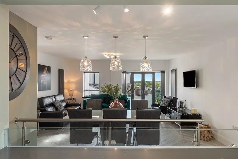 No5 Highpoint luxury townhouse ,2 en-suite bedrooms onsite indoor swimming pool