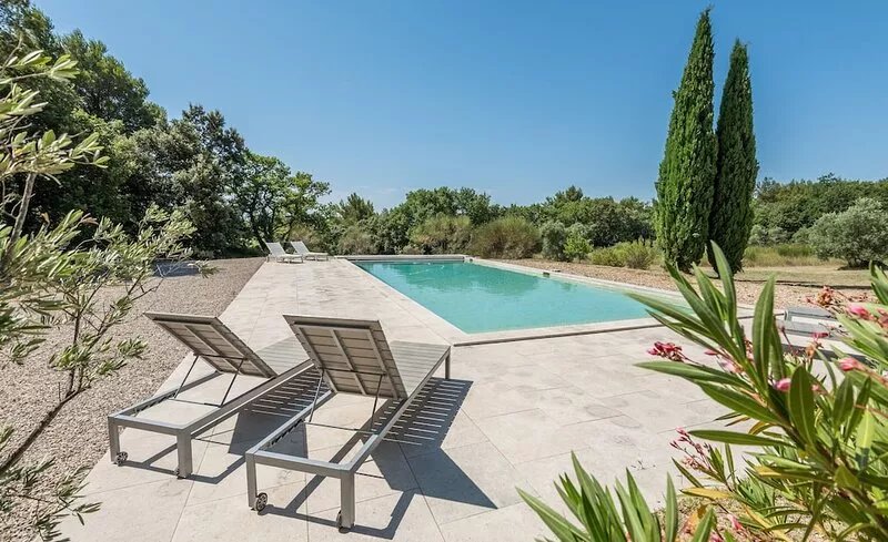 Mountainside 5 bed villa with 6m by 12m swimming pool in the Luberon Valley.