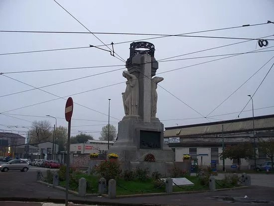 Statue of Santorre Santarosa