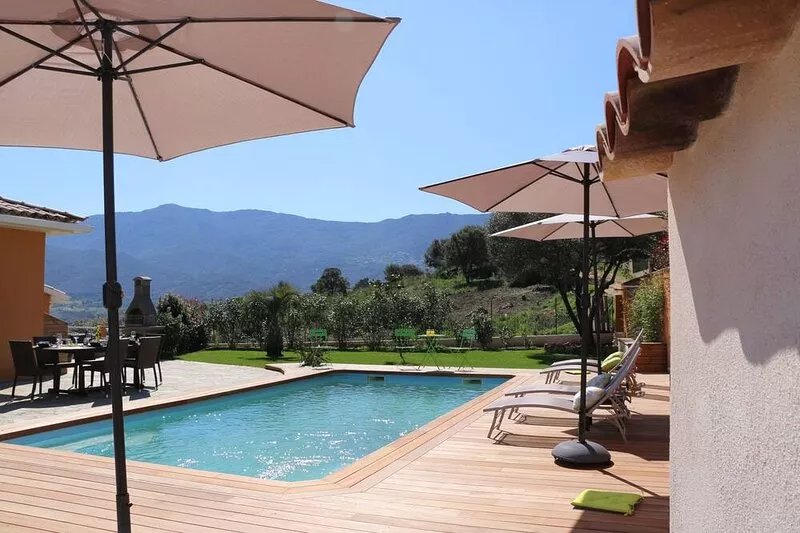 Beautiful new T4, heated pool, closed property with caretaker 2mins from the