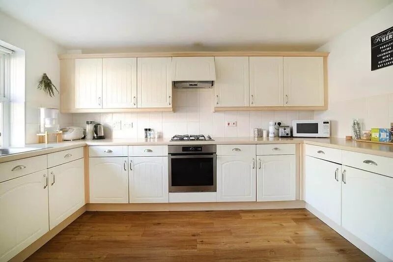 Modern Townhouse in Wells, Private Parking