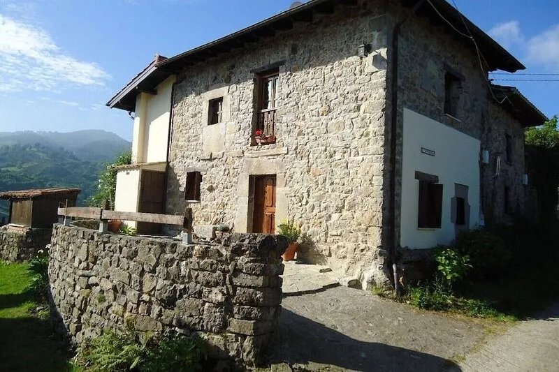Magnificent views, authentic and fully equipped. Picos de Europa region.