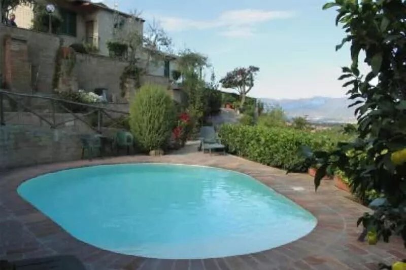 "La Casina delle Fate" a pretty little house in Tuscany