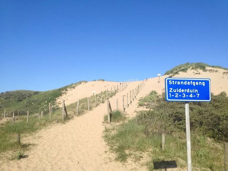 A bright studio in a nice apartment only 175m from the beach. Near the beach