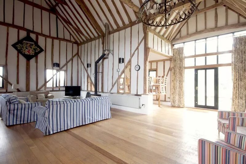 The Dairy Hall at Partridge Lodge - sleeps 9 guests  in 5 bedrooms