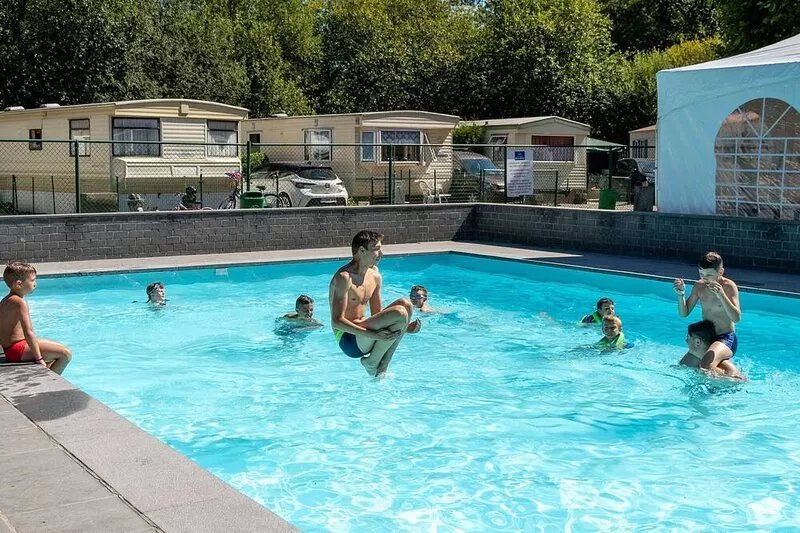 Comfy chalet in Rijkevorsel with swimming pool