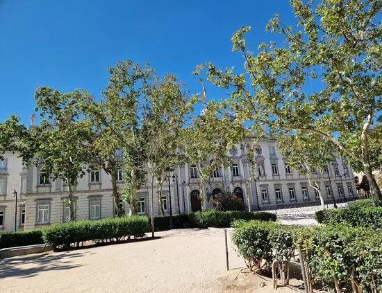 Jardines De La Plaza Villa De Paris