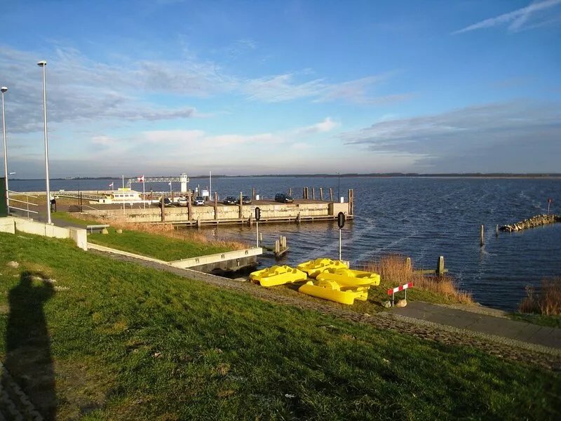Vacation home in Friesl & in a paradise for water sports lovers & nature lovers