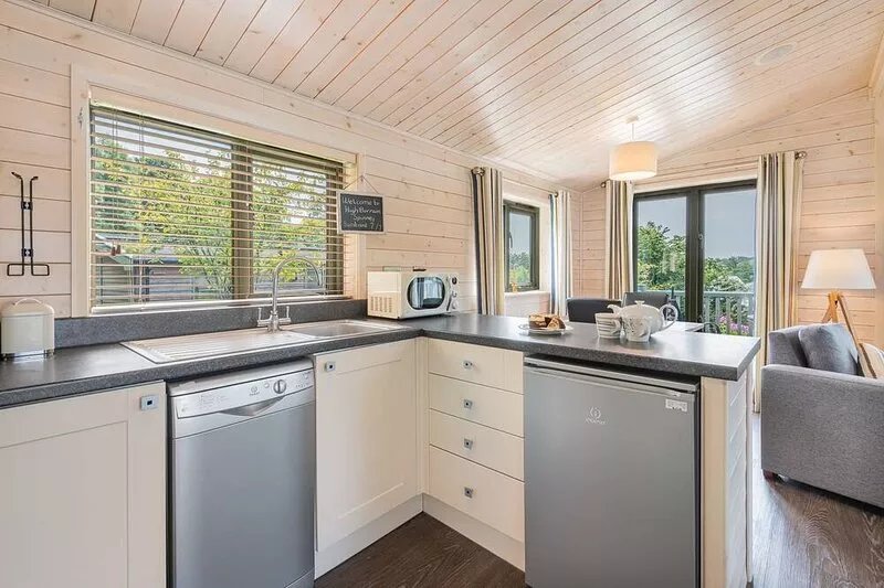 Spinney Lodge - a holiday lodge that sleeps 2 with an en-suite