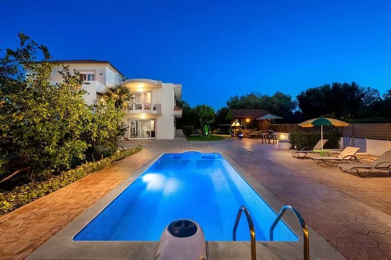 Luxury villa Rea fully equipped with swimming pool  5 bedrooms 11 guest