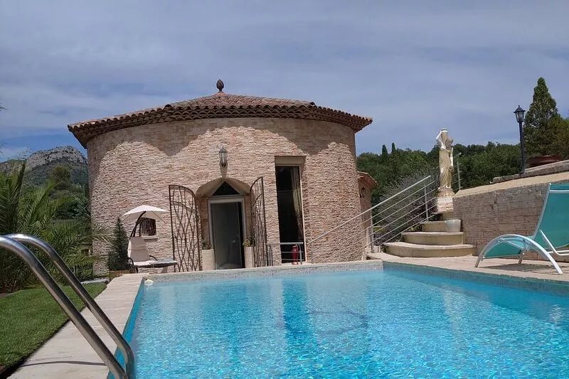 VILLA AMAZING DECORATION WITH POOL AC  WIFI