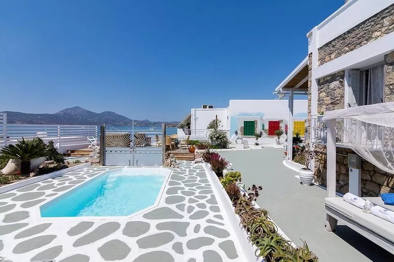 Swimming pool villa near the sea