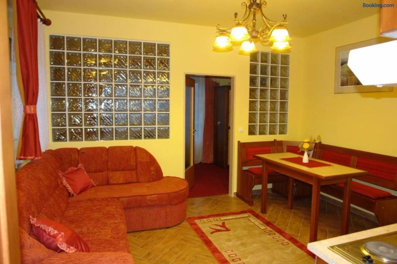 HoldLux Apartmanok