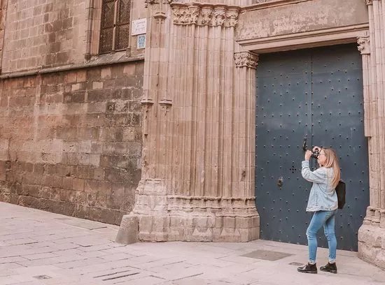 Barcelona Travel Girls