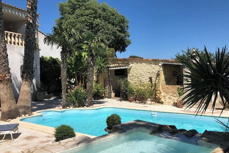 Villa with terrific mediterranean garden located next to beaches and mountains