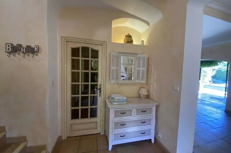 Antibes Juan les Pins: VILLA WITH POOL + PRIVATE TENNIS COURT NEAR THE SEA