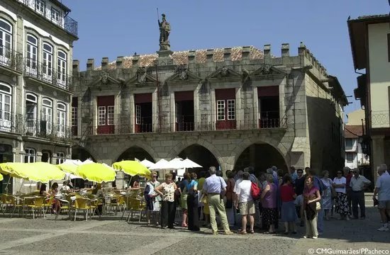 Yellow Bus Tour Guimaraes