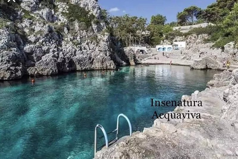 Villa Acquaviva avec un jardin méditerranéen et pieds dans l'eau