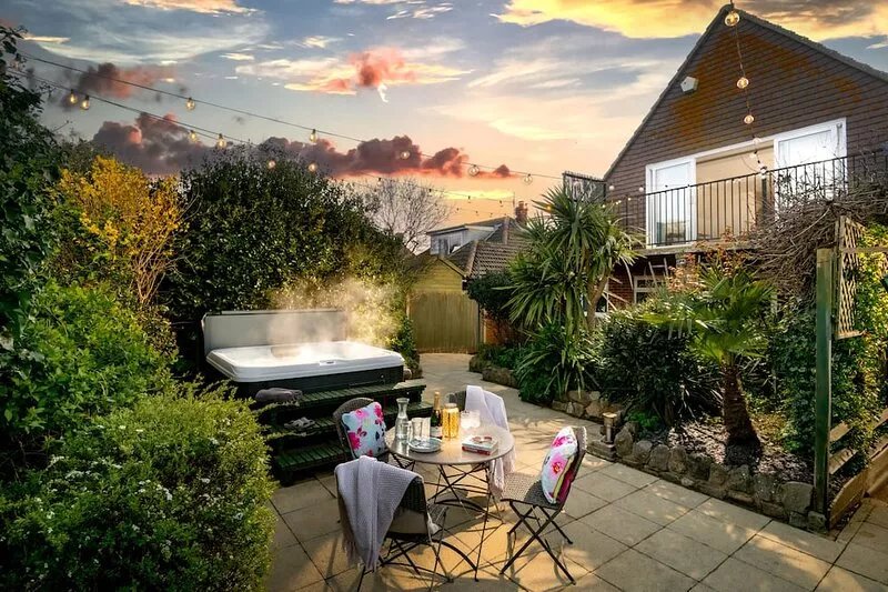 Family Friendly Beach House With Hot Tub! Outstanding Sea Views