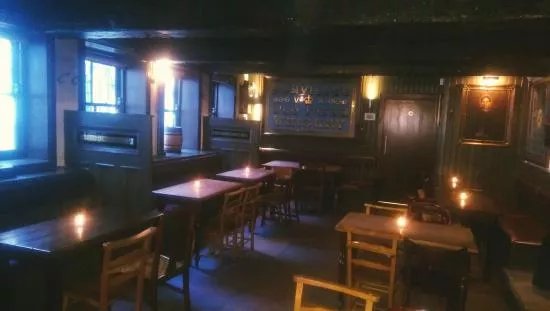 White's Tavern