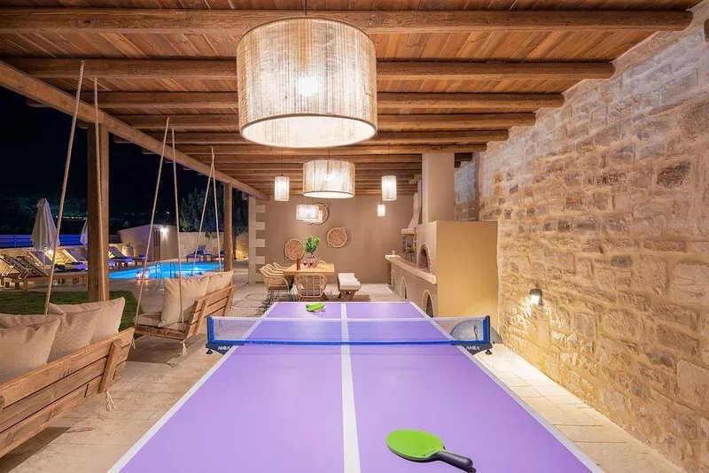 Kalypso Villa, Ideal for big families & friends! Walking distance to amenities!