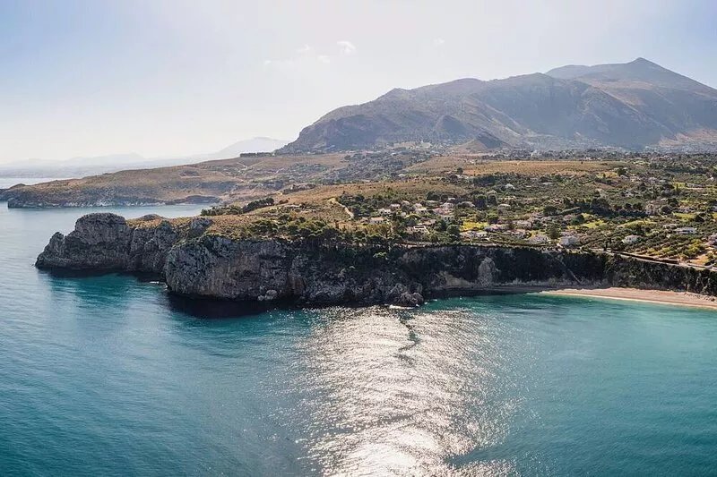 Panoramic villa with PRIVATE POOL, in front of the beach of Guidaloca, Scopello