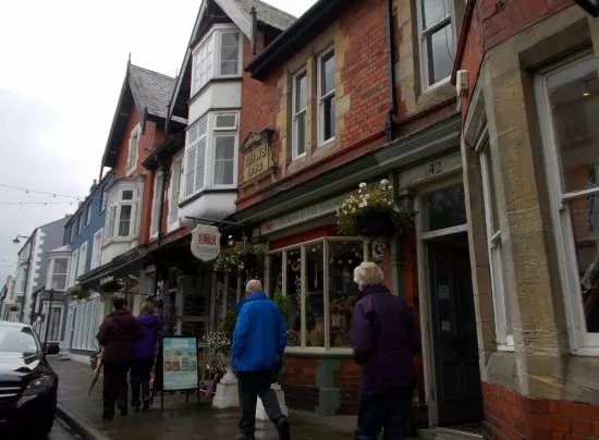 M Jones a'i Fab Antiques