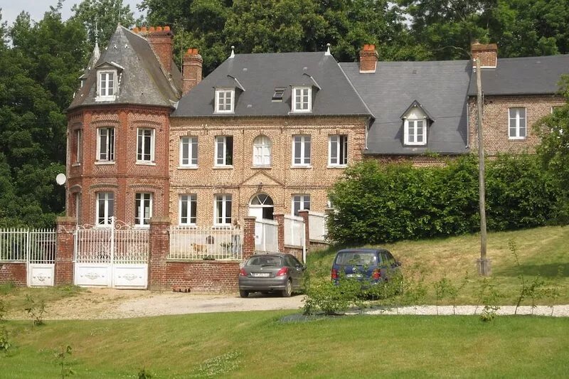 Classic Cottage in Le Bourg-Dun with Garden