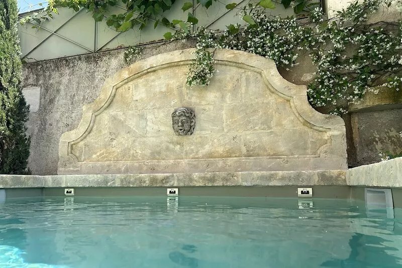 New, in the center of st Rémy la Bastide de Lily with heated swimming pool