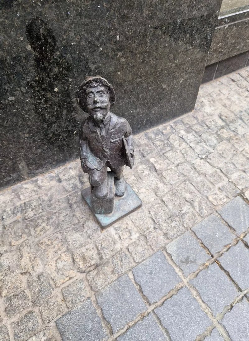 Kransal Wroclaw Statue