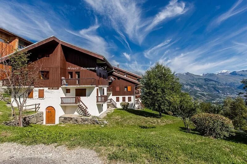 6-person duplex apartment, ski-in/ski-out, near SPA Paradisio swimming pool