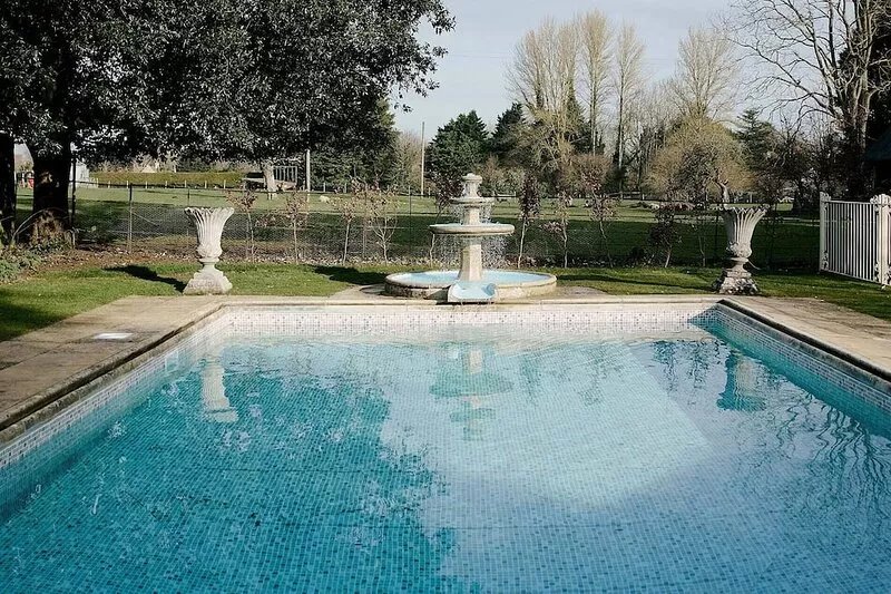 Pye Corner, Cotswold Manor w/outdoor heated pool