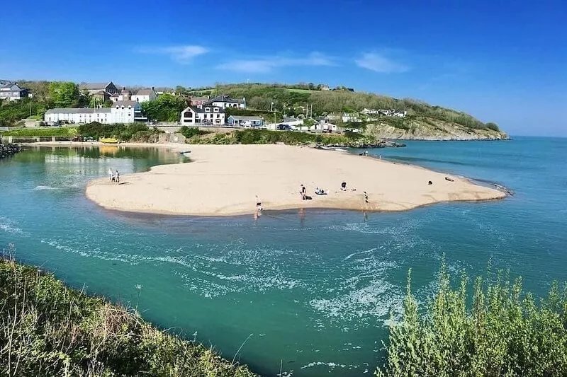 Beautiful coastal retreat with sea views, 100m to Aberporth Beach!