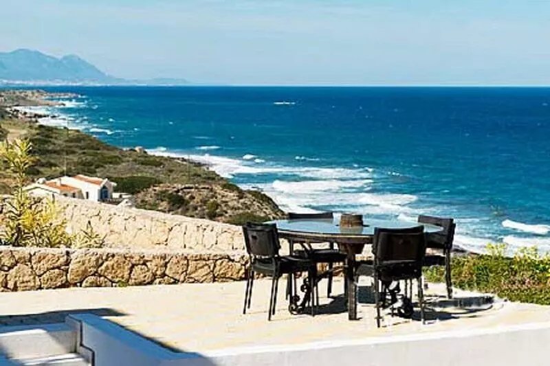 Family 5 Bedroom Villa, Private Pool, cliff edge location overlooking the Sea