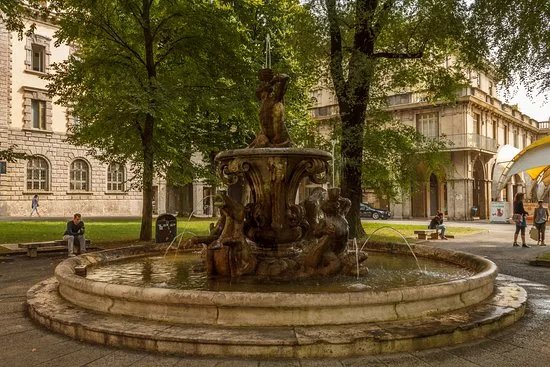 Fontana del Tritone