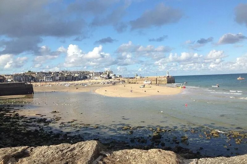 Spacious Georgian Town House 100m from the sea! Sea Views,Garden,Balcony,WIFI