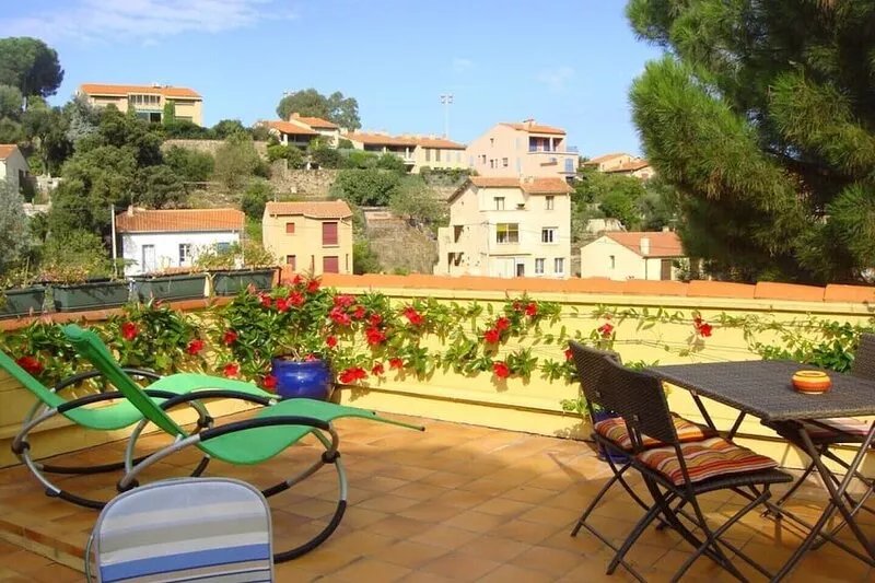 Very charming apartment, well decorated in a luxury espalier residence