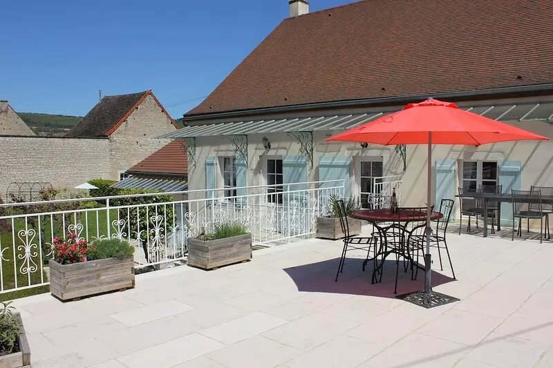 Luxury vigneron's home, secluded garden, a/c, in prestigious Puligny Montrachet