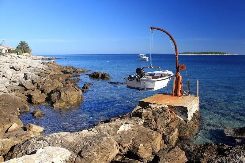 Two bedroom apartment near beach Milna, Vis (A-8943-a)