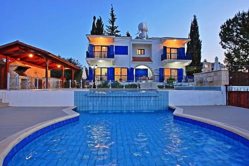 Villa Mandola Rosa: Elegantly decorated, sea views, pool, A/C