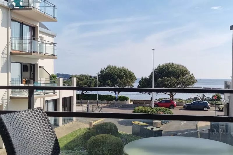 Beautiful renovated apartment with sea view in the center of Concarneau