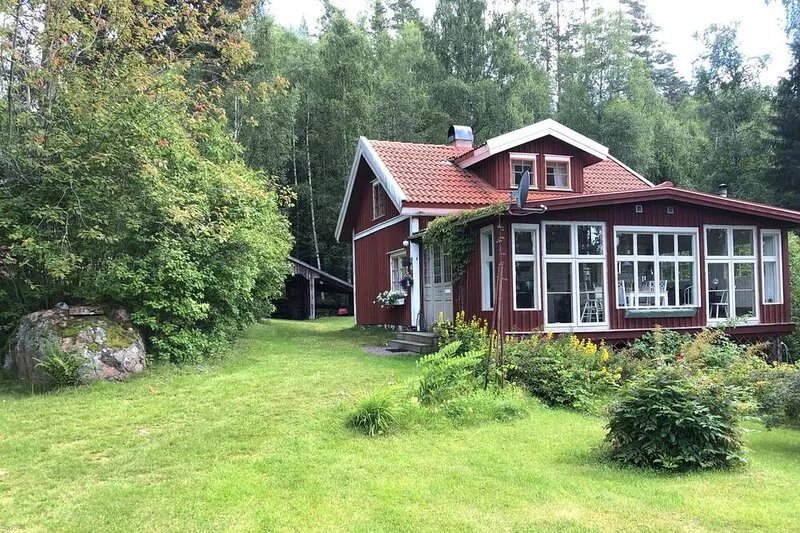 Secluded cottage with a lake view & private jetty