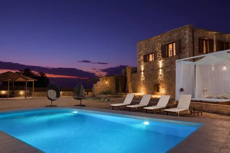 VillaMalaxa Private Luxury with amazing Views all over the city