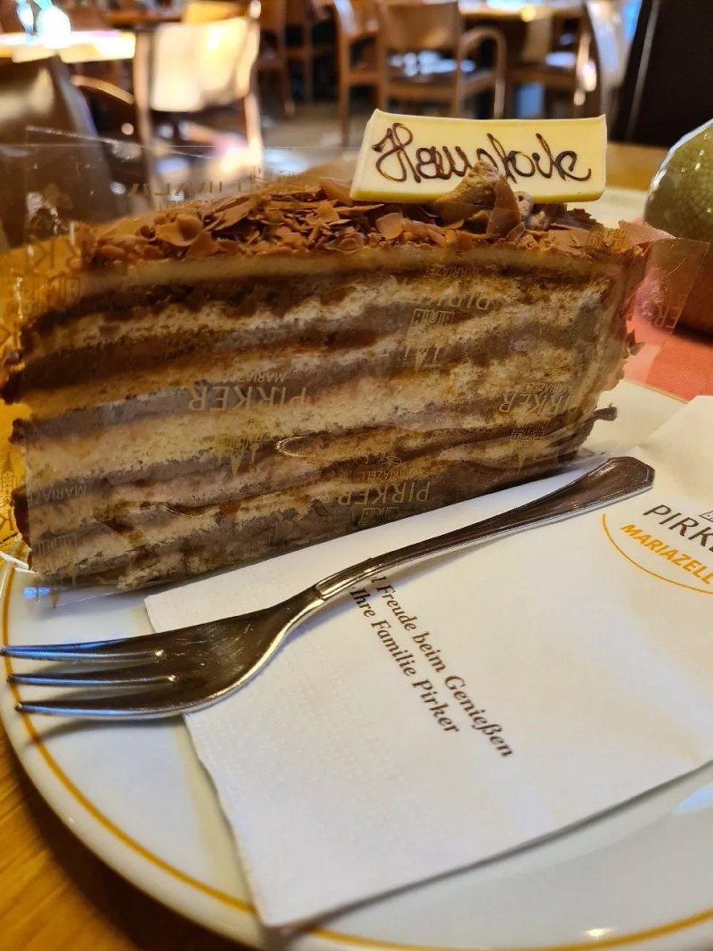 Pirker GmbH Konditorei-Lebzelterei-Wachszieherei-Brennerei
