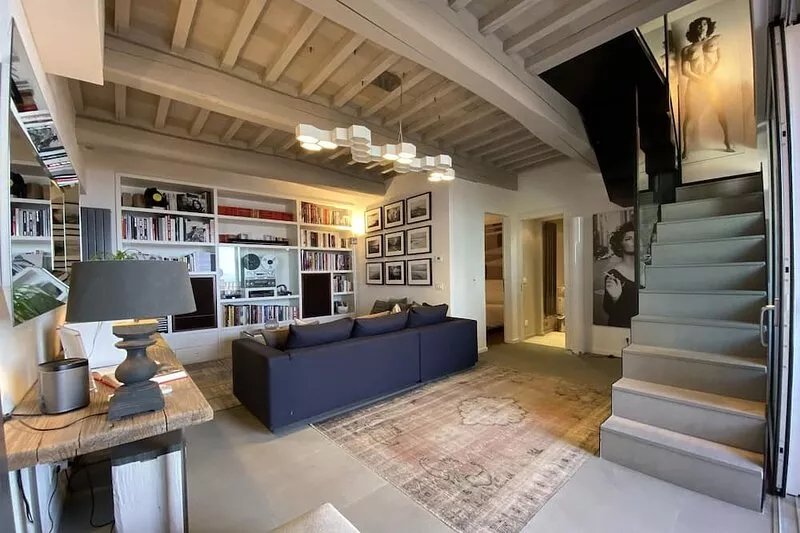 Stylish & refined loft apartment in historic building - Cortona town center.