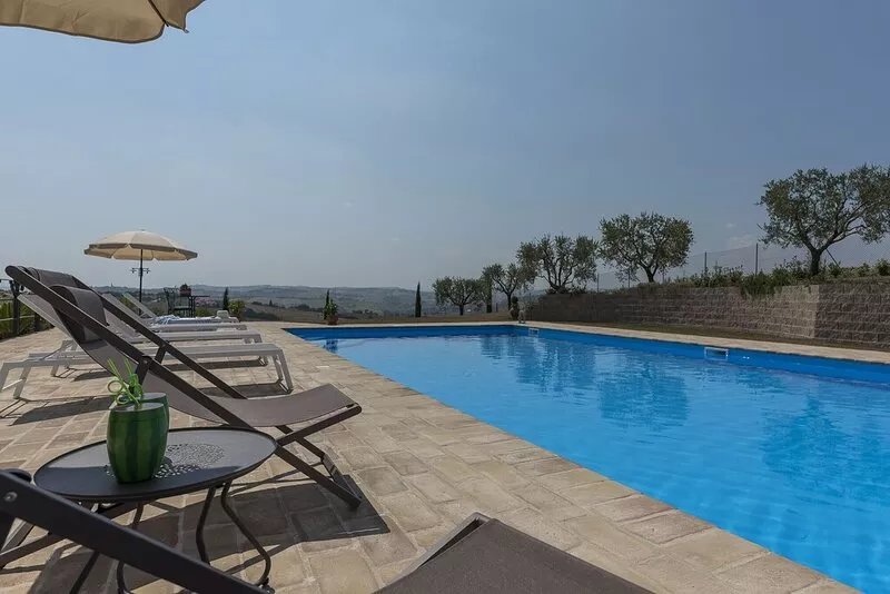 "Pomegranate" self-contained apartment, swimming pool, whirlpool, wi-fi, air